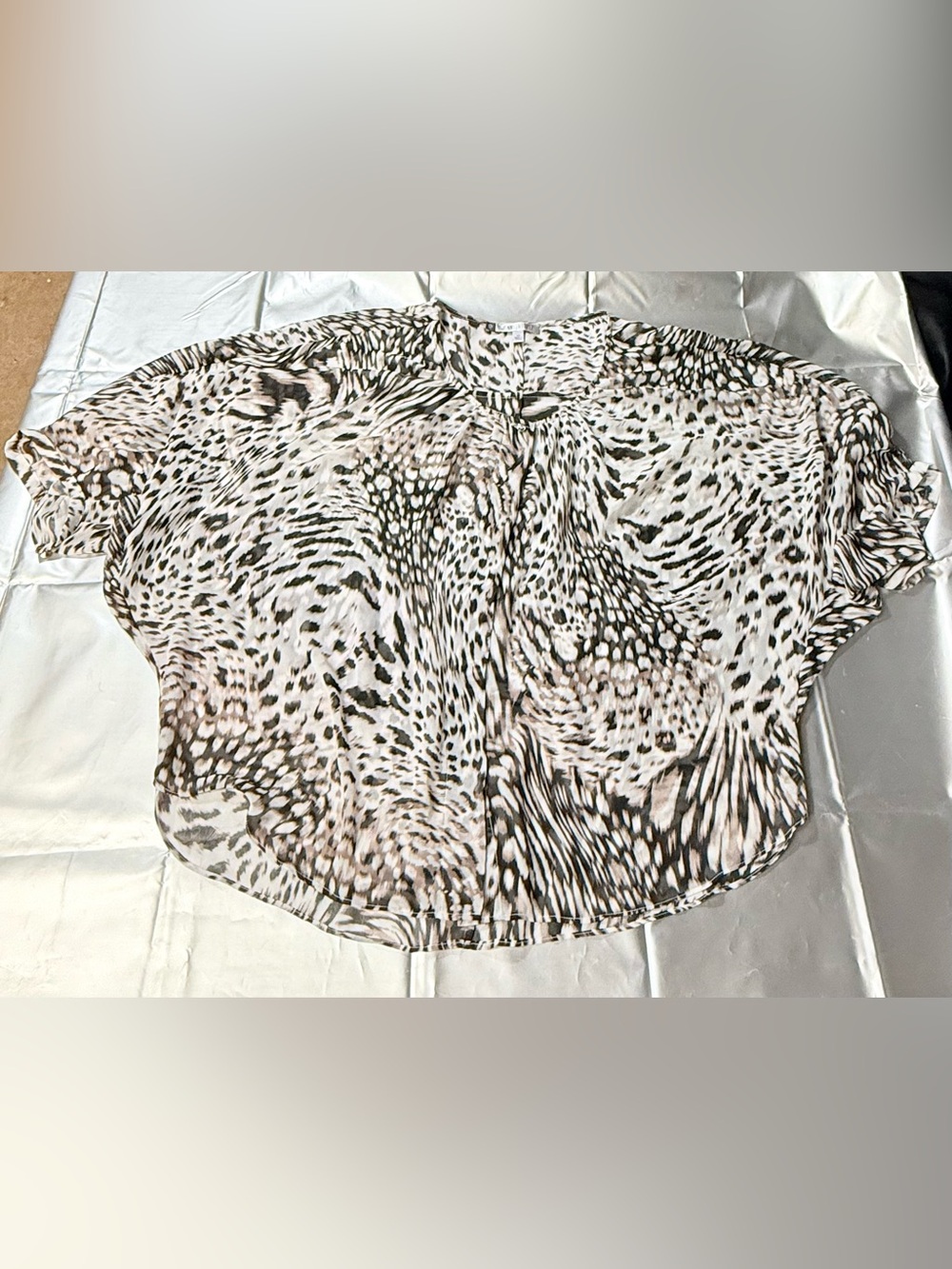Jennifer Lopez Neutral Animal Print Dolman Sleeve Blouse size 0X